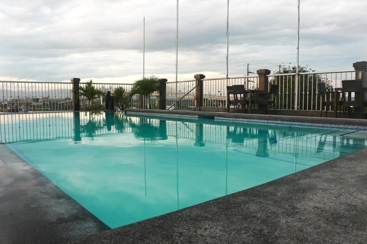 The Bellavista Hotel Lapu-Lapu City Esterno foto